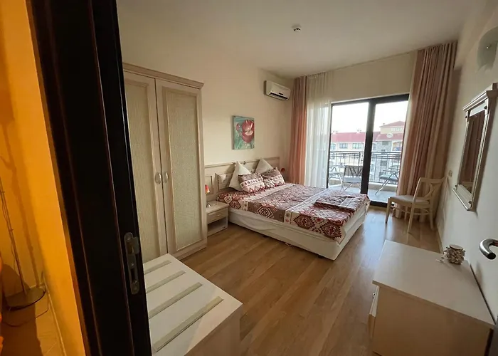 Lägenhet Spacious Seaview Apartments, 100m To The Golden Sands