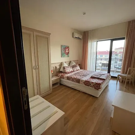 Διαμέρισμα Spacious Seaview Apartments, 100m To The Golden Sands