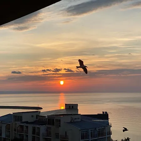 Spacious Seaview Apartments, 100m To The Апартамент Златни пясъци